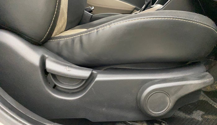 2014 Hyundai Grand i10 ASTA AT 1.2 KAPPA VTVT, Petrol, Automatic, 45,077 km, Driver Side Adjustment Panel