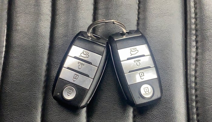 2020 KIA SONET HTX 1.0 IMT, Petrol, Manual, 71,160 km, Key Close Up