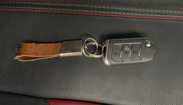 2023 Mahindra Thar LX PETROL HT 4WD AT, Petrol, Automatic, 7,618 km, Key Close Up