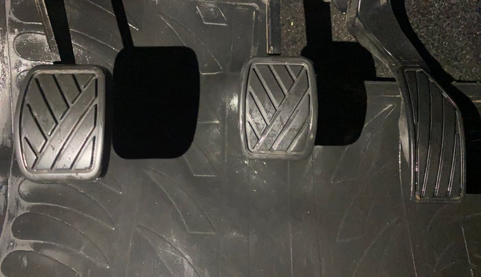 2015 Maruti Swift ZXI, Petrol, Manual, 64,608 km, Pedals