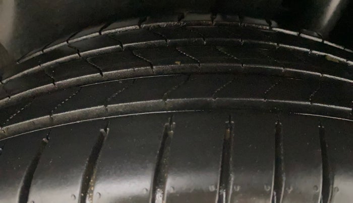 2015 Maruti Swift ZXI, Petrol, Manual, 64,608 km, Left Rear Tyre Tread