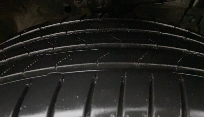 2015 Maruti Swift ZXI, Petrol, Manual, 64,608 km, Right Front Tyre Tread