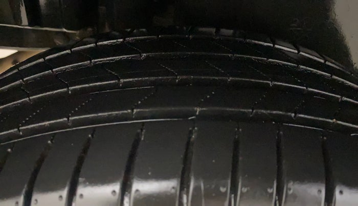 2015 Maruti Swift ZXI, Petrol, Manual, 64,608 km, Right Rear Tyre Tread