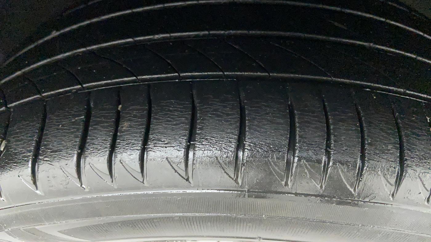 2018 Maruti Baleno ZETA 1.2 K12, Petrol, Manual, 37,883 km, Right Front Tyre Tread