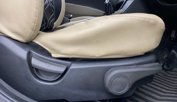 2014 Hyundai Xcent S (O) 1.2, Petrol, Manual, 34,923 km, Driver Side Adjustment Panel