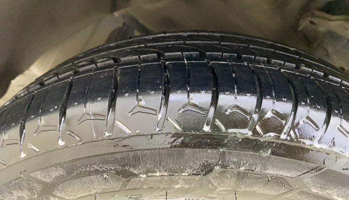 2014 Hyundai Xcent S (O) 1.2, Petrol, Manual, 34,923 km, Left Front Tyre Tread