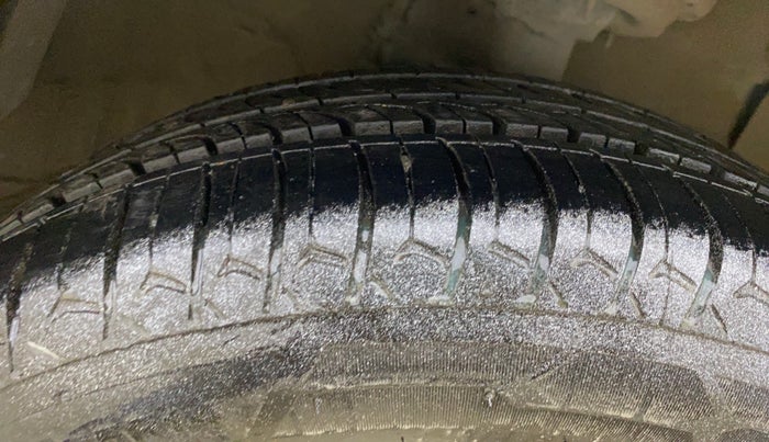 2014 Hyundai Xcent S (O) 1.2, Petrol, Manual, 34,923 km, Right Front Tyre Tread