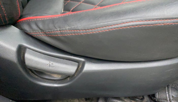 2017 Hyundai Grand i10 SPORTZ 1.2 KAPPA VTVT, Petrol, Manual, 20,637 km, Driver Side Adjustment Panel