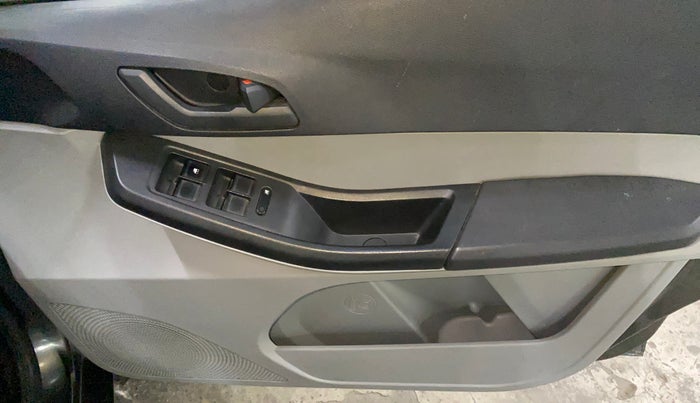 2023 Tata Tiago XTA PETROL, Petrol, Automatic, 25,089 km, Driver Side Door Panels Control