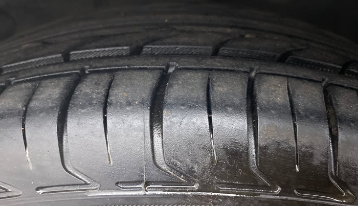 2012 Hyundai i20 SPORTZ 1.4 CRDI, Diesel, Manual, 67,382 km, Left Front Tyre Tread