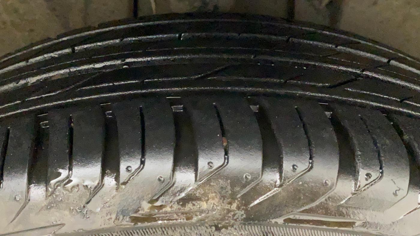 2019 Jeep Compass LIMITED PLUS DIESEL, Diesel, Manual, 82,520 km, Right Front Tyre Tread