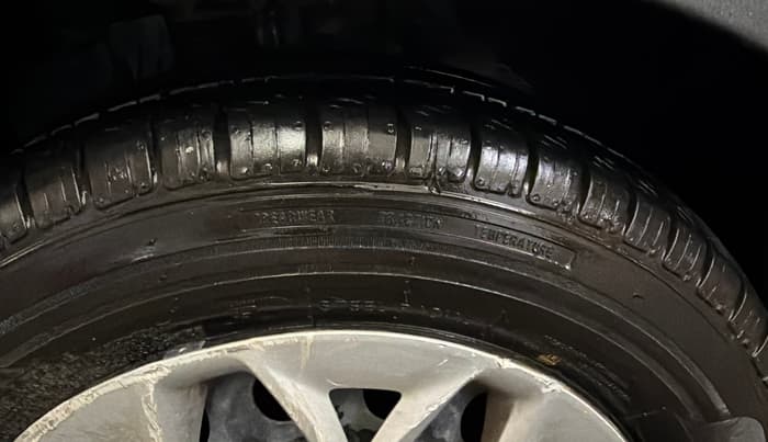 2016 Ford New Figo TREND 1.2 PETROL, Petrol, Manual, 1,22,891 km, Left Rear Tyre Tread