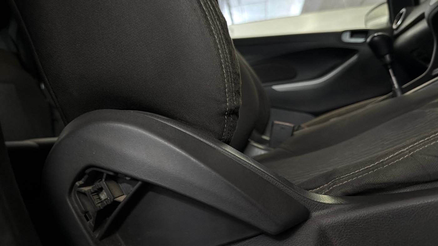 2016 Ford New Figo TREND 1.2 PETROL, Petrol, Manual, 1,22,891 km, Driver Side Adjustment Panel