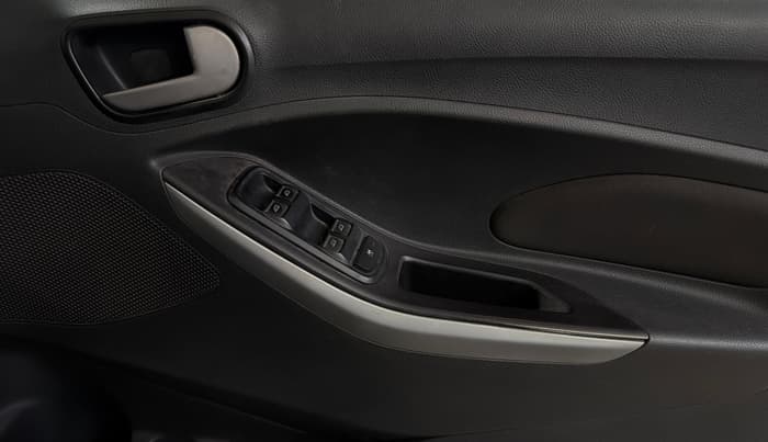 2016 Ford New Figo TREND 1.2 PETROL, Petrol, Manual, 1,22,891 km, Driver Side Door Panels Control