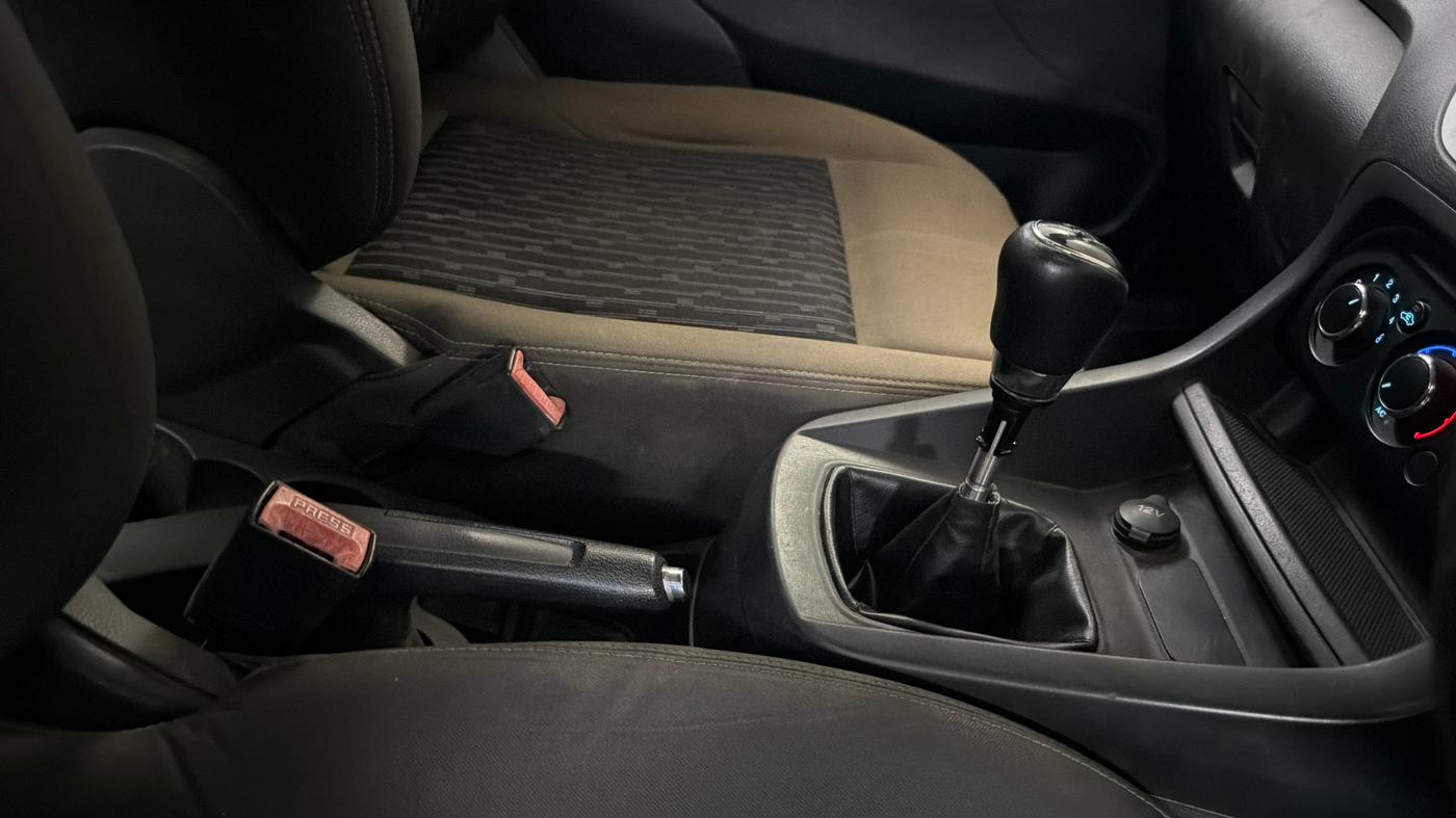 2016 Ford New Figo TREND 1.2 PETROL, Petrol, Manual, 1,22,891 km, Gear Lever