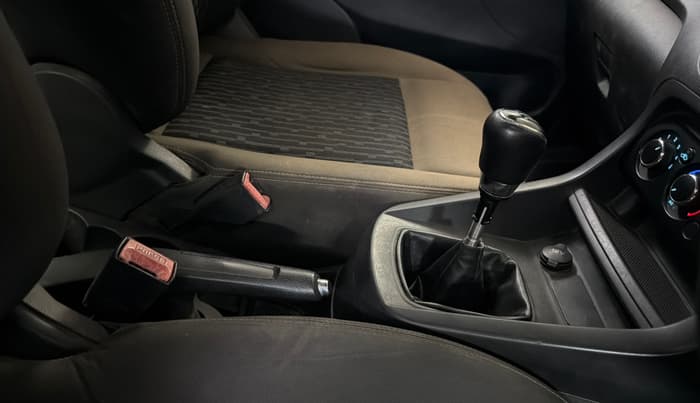2016 Ford New Figo TREND 1.2 PETROL, Petrol, Manual, 1,22,891 km, Gear Lever