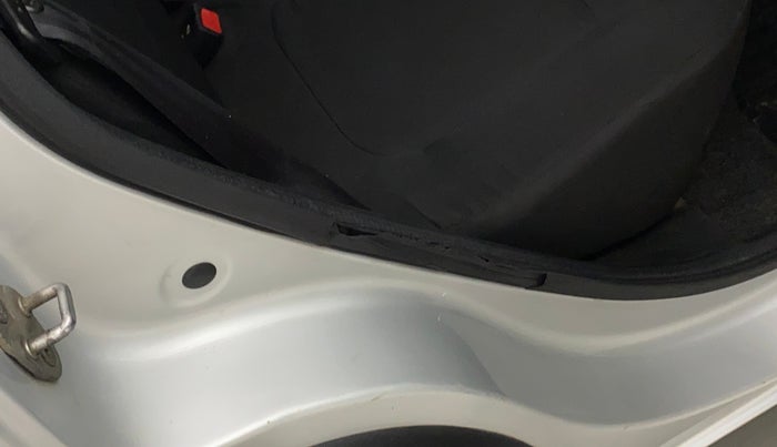 2019 Renault Kwid RXL, Petrol, Manual, 64,463 km, Right rear door - Beading has minor damage