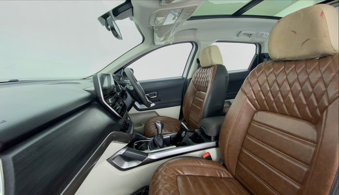 2021 Tata Safari XT+2.0 KRYOTEC, Diesel, Manual, 25,849 km, Right Side Front Door Cabin