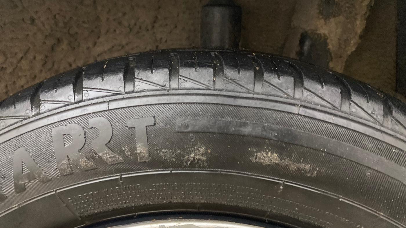 2014 Hyundai Xcent S 1.2, Petrol, Manual, 1,06,291 km, Left Rear Tyre Tread