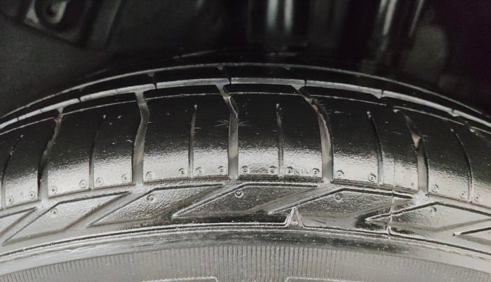 2021 Tata NEXON XZ PLUS PETROL SUNROOF, Petrol, Manual, 31,858 km, Left Rear Tyre Tread