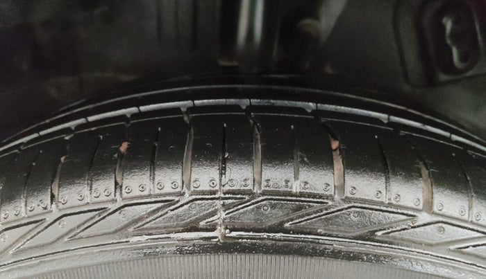 2021 Tata NEXON XZ PLUS PETROL SUNROOF, Petrol, Manual, 31,858 km, Right Rear Tyre Tread