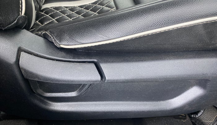 2020 Hyundai NEW I20 MAGNA 1.2 MT, Petrol, Manual, 27,000 km, Driver Side Adjustment Panel