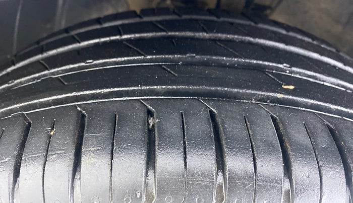 2020 Hyundai NEW I20 MAGNA 1.2 MT, Petrol, Manual, 27,000 km, Left Front Tyre Tread