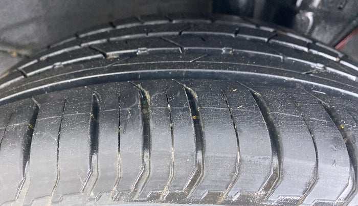 2020 Hyundai NEW I20 MAGNA 1.2 MT, Petrol, Manual, 27,000 km, Left Rear Tyre Tread