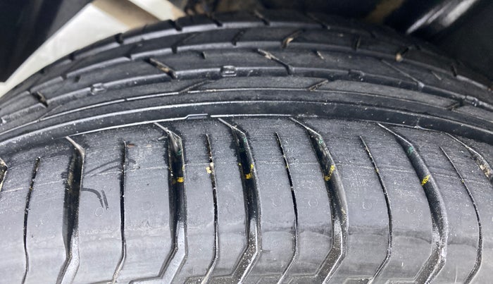 2020 Hyundai NEW I20 MAGNA 1.2 MT, Petrol, Manual, 27,000 km, Right Rear Tyre Tread