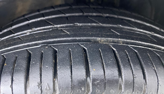 2020 Hyundai NEW I20 MAGNA 1.2 MT, Petrol, Manual, 27,000 km, Right Front Tyre Tread