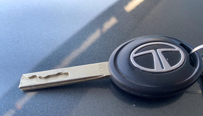 2023 Tata PUNCH PURE MT, Petrol, Manual, 22,213 km, Key Close Up