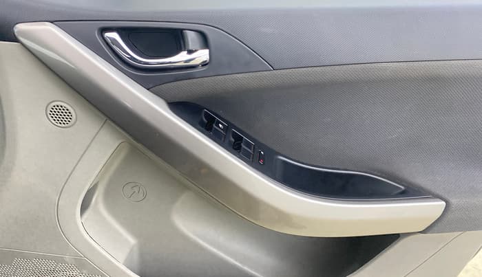 2019 Tata NEXON XZA PLUS DIESEL, Diesel, Automatic, 95,608 km, Driver Side Door Panels Control
