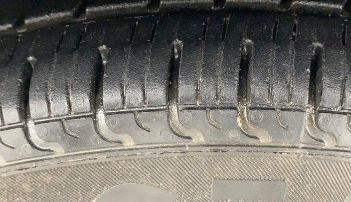 2018 Renault Kwid RXT 1.0 (O), Petrol, Manual, 84,581 km, Left Front Tyre Tread