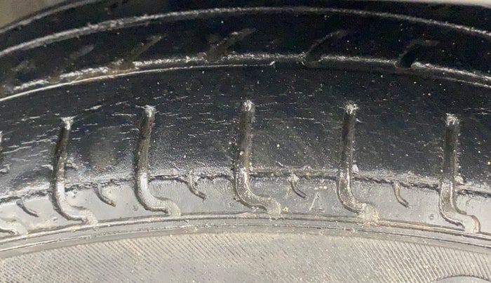 2018 Renault Kwid RXT 1.0 (O), Petrol, Manual, 84,581 km, Right Front Tyre Tread