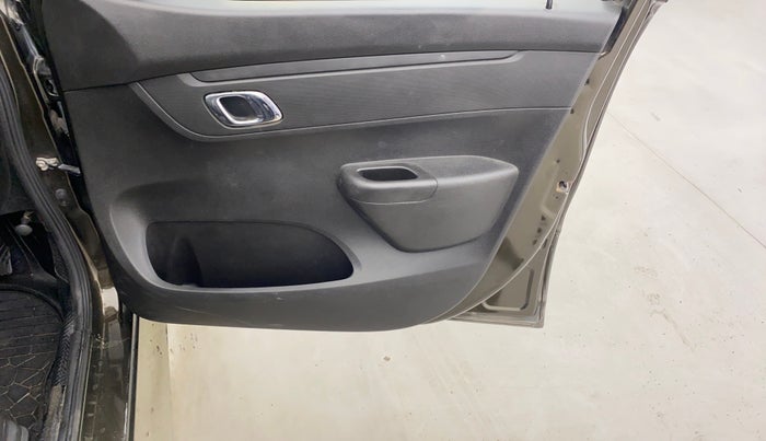 2018 Renault Kwid RXT 1.0 (O), Petrol, Manual, 84,581 km, Driver Side Door Panels Control