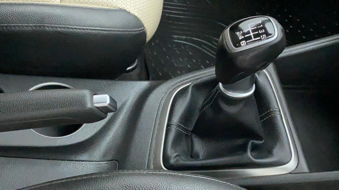 2018 Hyundai Verna 1.6 SX (O) CRDI MT, Diesel, Manual, 65,533 km, Gear Lever