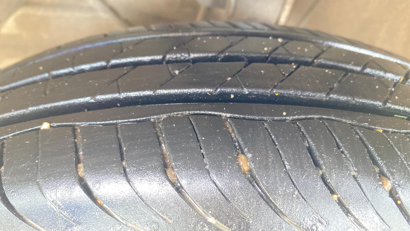 2018 Maruti Dzire VXI AMT, Petrol, Automatic, 81,203 km, Left Front Tyre Tread