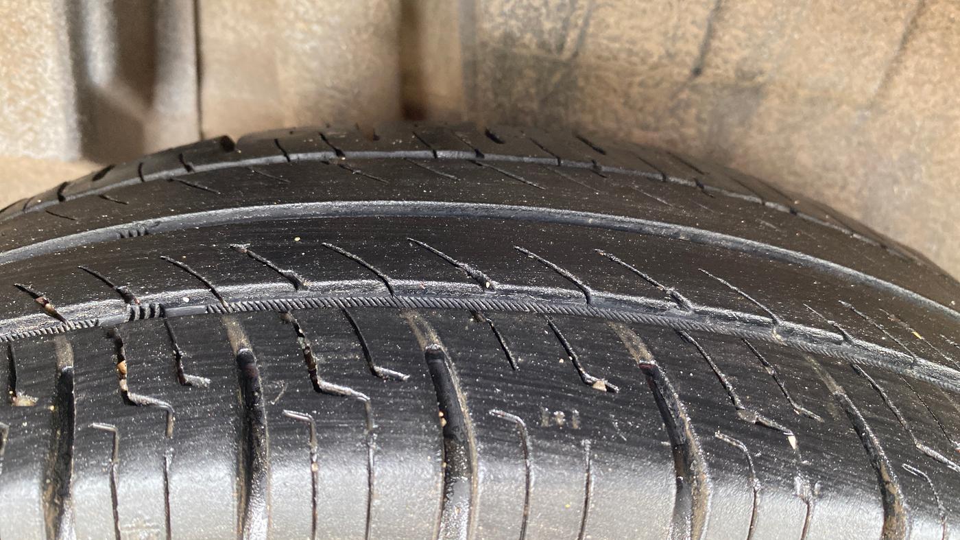 2018 Maruti Dzire VXI AMT, Petrol, Automatic, 81,203 km, Right Rear Tyre Tread