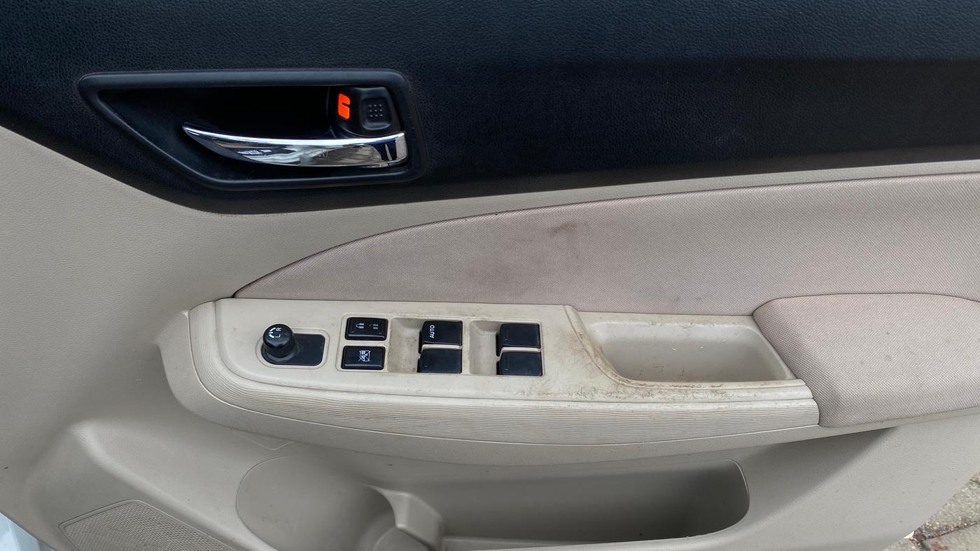 2018 Maruti Dzire VXI AMT, Petrol, Automatic, 81,203 km, Driver Side Door Panels Control