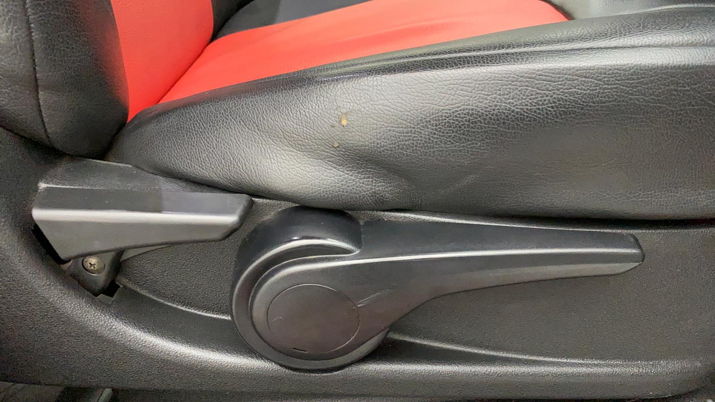 2018 Tata Tiago XZ 1.2 REVOTRON, Petrol, Manual, 62,028 km, Driver Side Adjustment Panel