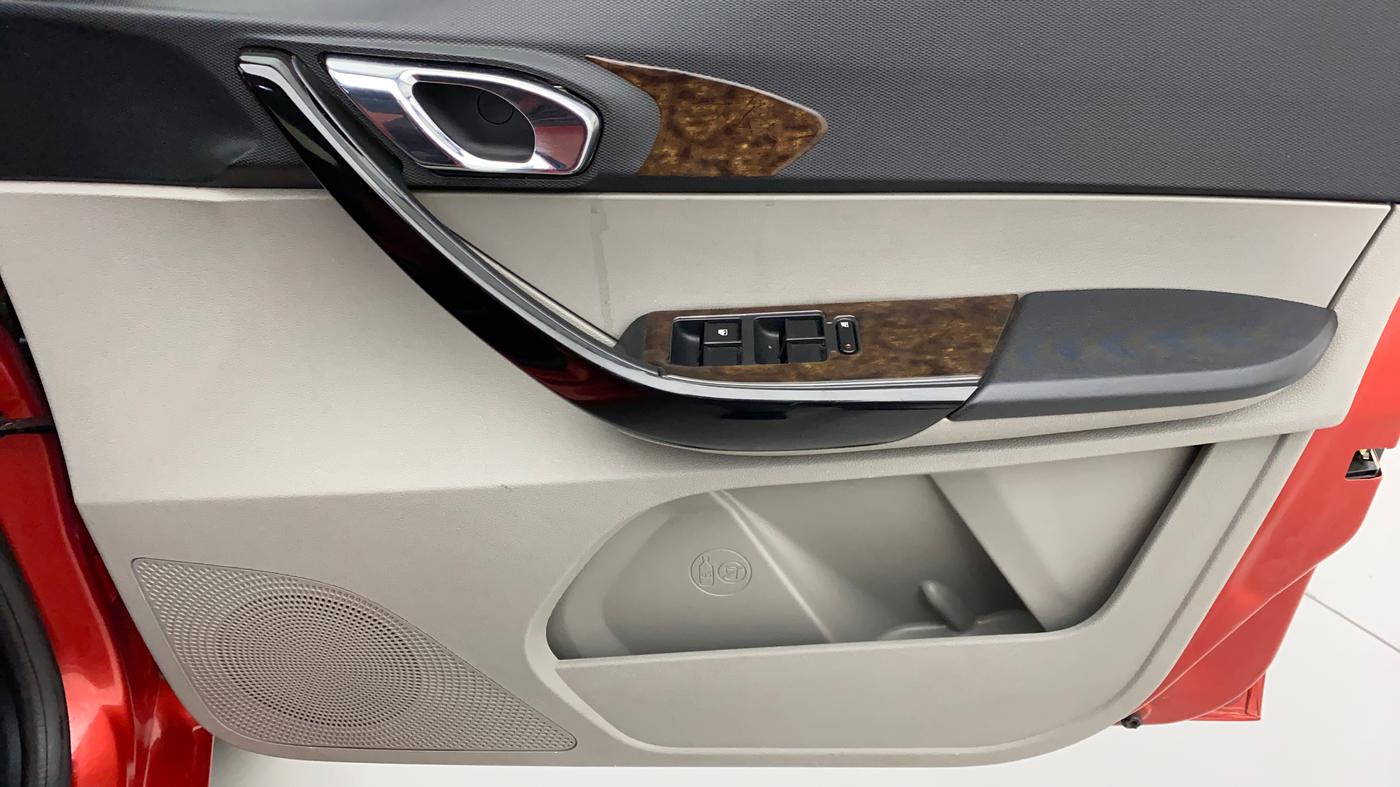 2018 Tata Tiago XZ 1.2 REVOTRON, Petrol, Manual, 62,028 km, Driver Side Door Panels Control