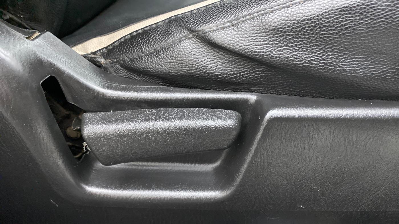 2019 Maruti Alto LXI CNG, CNG, Manual, 54,831 km, Driver Side Adjustment Panel