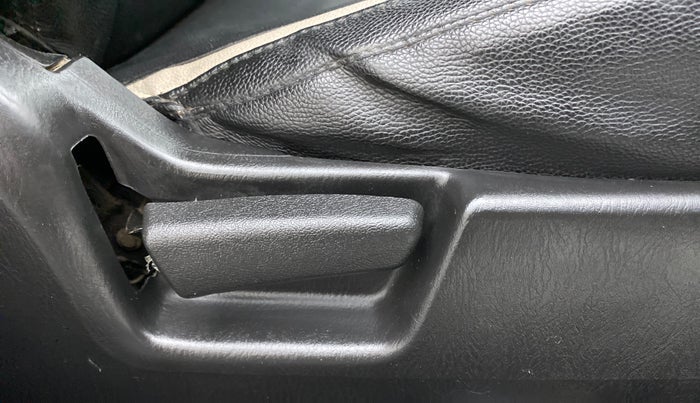 2019 Maruti Alto LXI CNG, CNG, Manual, 54,831 km, Driver Side Adjustment Panel