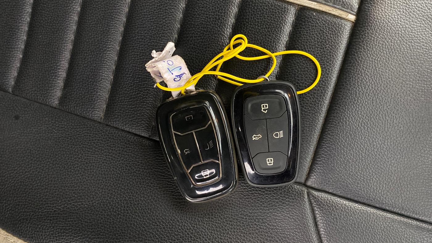 2020 Tata ALTROZ XT PETROL, CNG, Manual, 70,603 km, Key Close Up