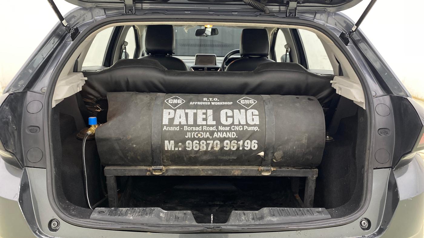 2020 Tata ALTROZ XT PETROL, CNG, Manual, 70,603 km, Boot Inside