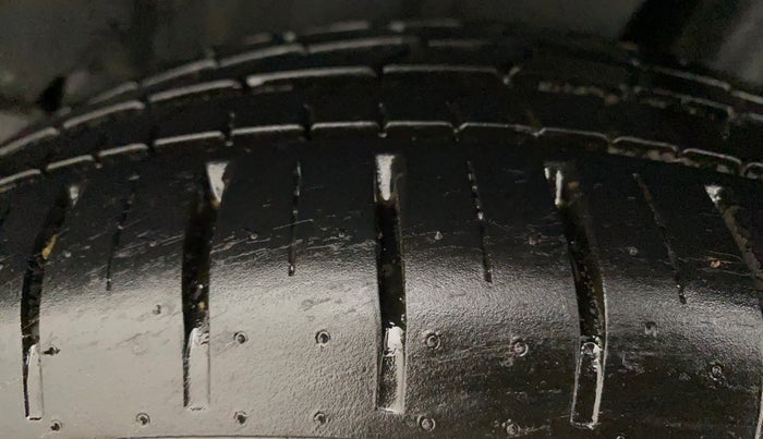 2023 Toyota Glanza G AMT, Petrol, Automatic, 3,145 km, Left Rear Tyre Tread