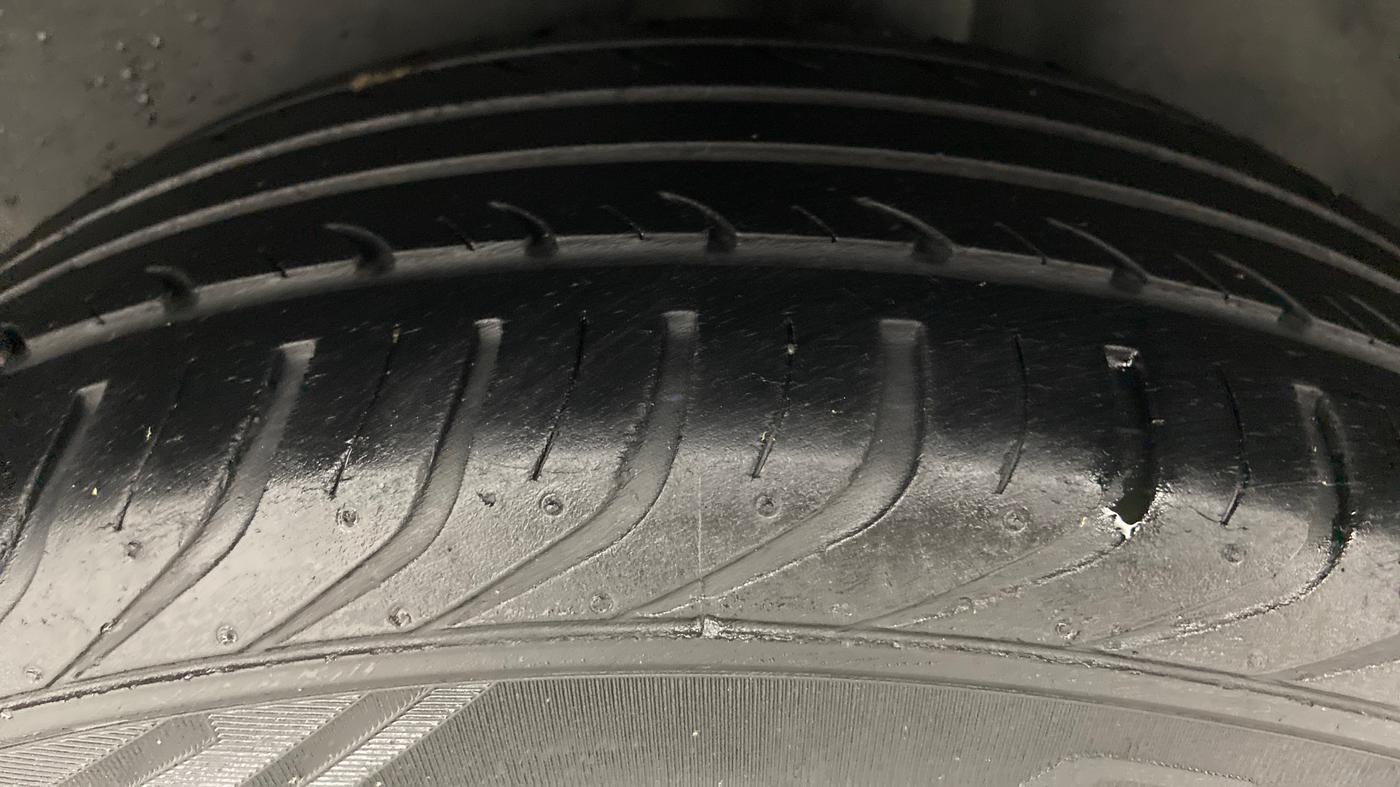 2017 Volkswagen Polo COMFORTLINE 1.2L PETROL, Petrol, Manual, 39,156 km, Left Rear Tyre Tread