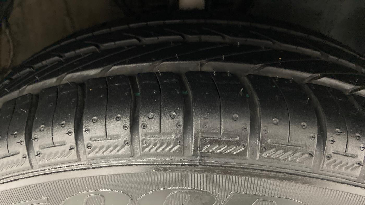 2017 Volkswagen Polo COMFORTLINE 1.2L PETROL, Petrol, Manual, 39,156 km, Right Front Tyre Tread