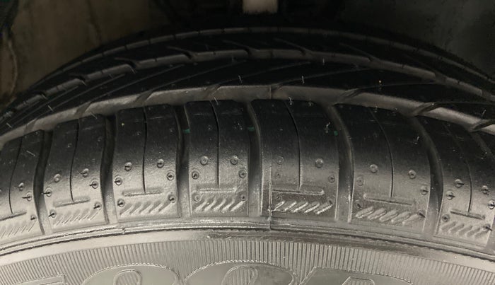 2017 Volkswagen Polo COMFORTLINE 1.2L PETROL, Petrol, Manual, 39,156 km, Right Front Tyre Tread