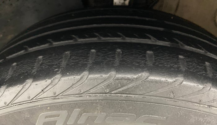 2017 Volkswagen Polo COMFORTLINE 1.2L PETROL, Petrol, Manual, 39,156 km, Left Front Tyre Tread